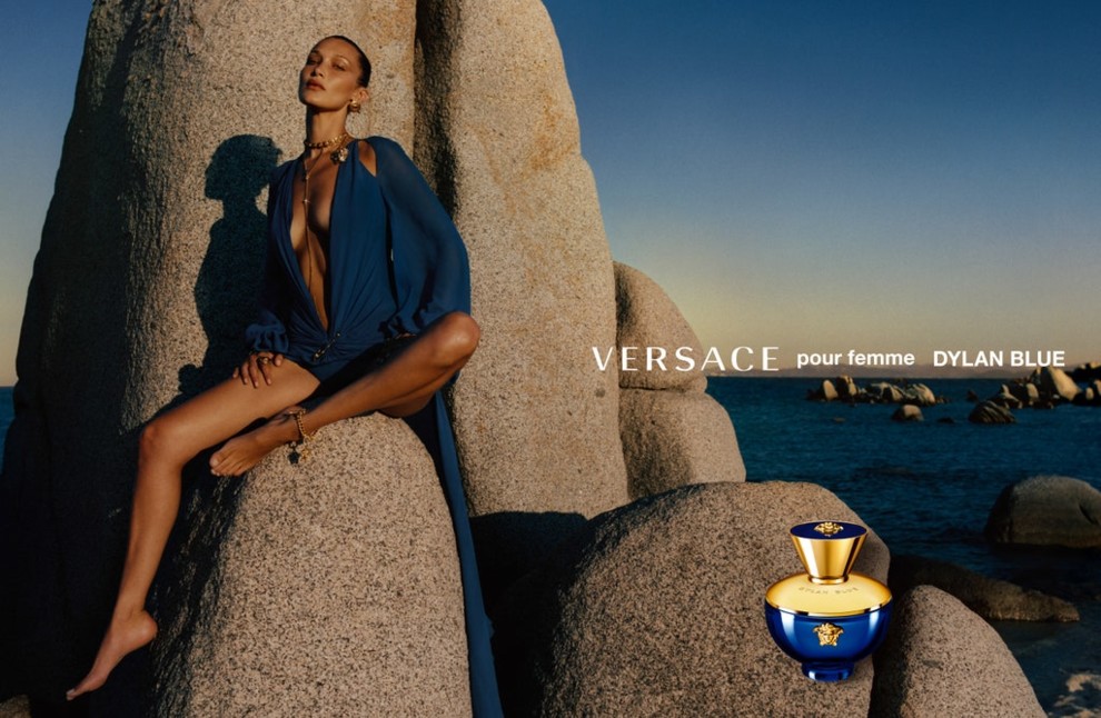 Белла Хадид в кампейне аромата Versace Dylan Blue 