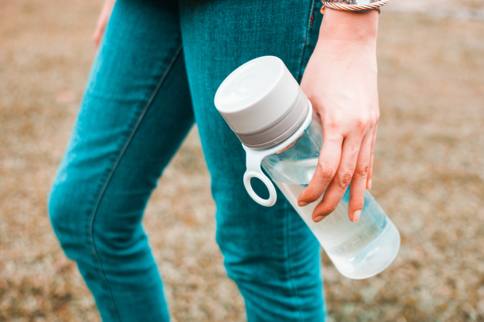 Многоразовая бутылка для воды - лучшее приобретение для заботы об окружающей среде.