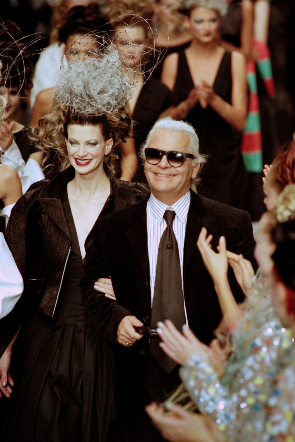 Кристен Макменами и Карл Лагерфельд, шоу Chanel весна-лето 1996