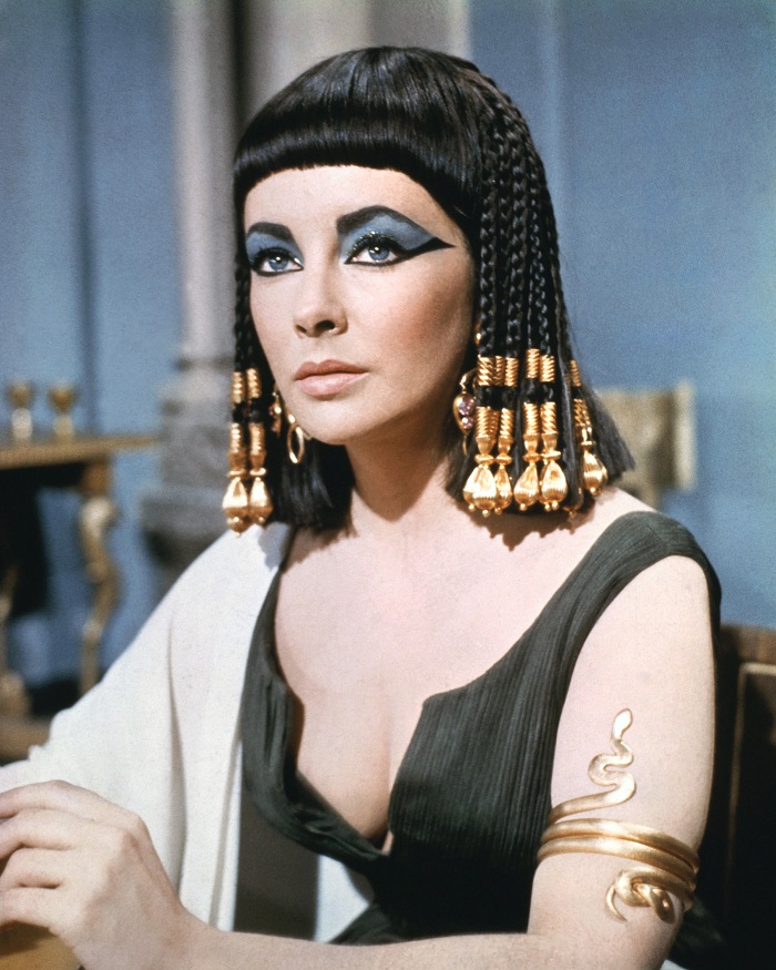 Элизабет Тейлор в роли Клеопатры (1963)
