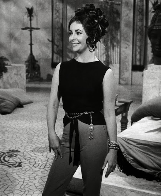 Элизабет Тейлор во время съемок фильма "Клеопатра", 1962 год