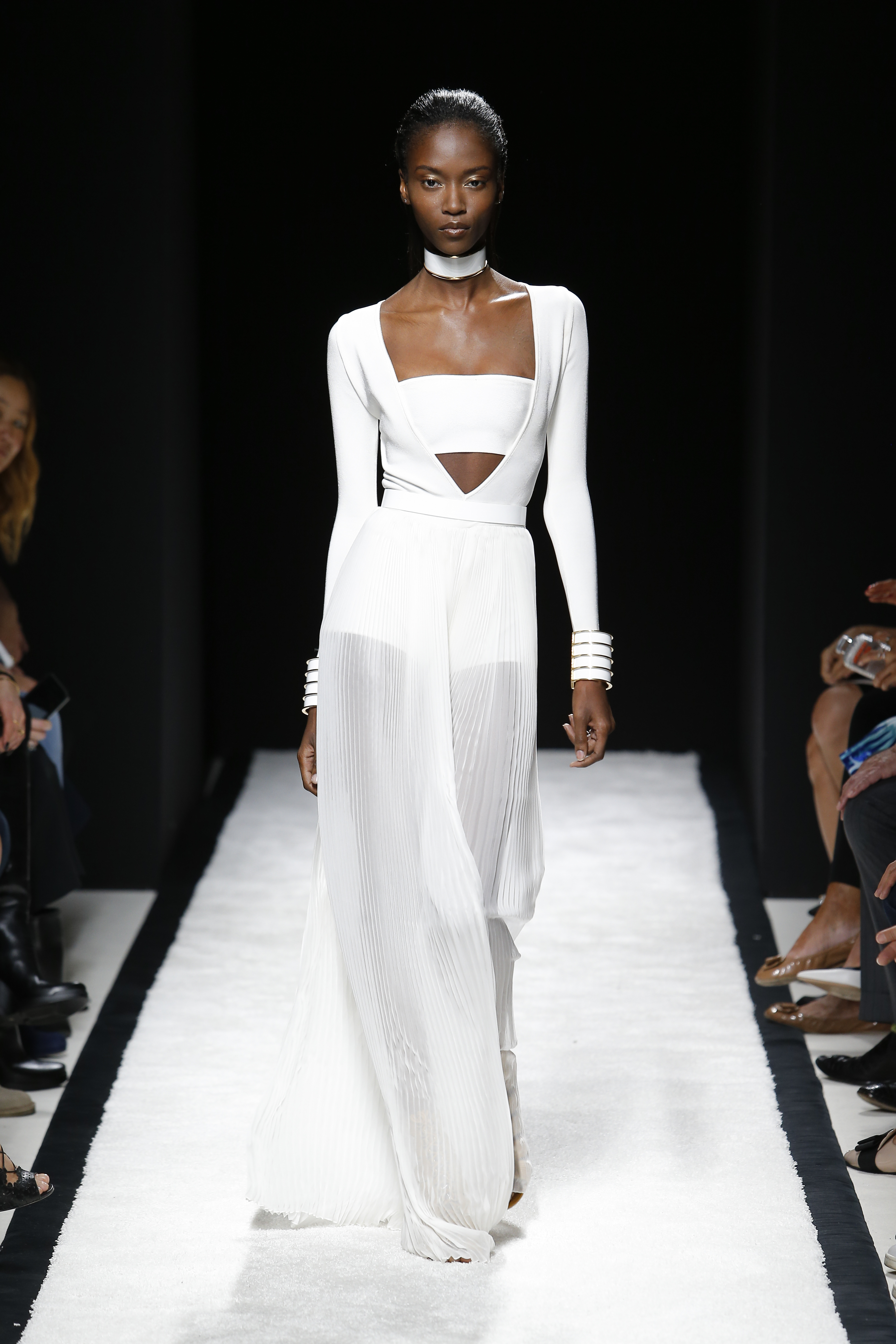 топ-модель Джемма Уорд открывает показ Prada весна-лето 2015