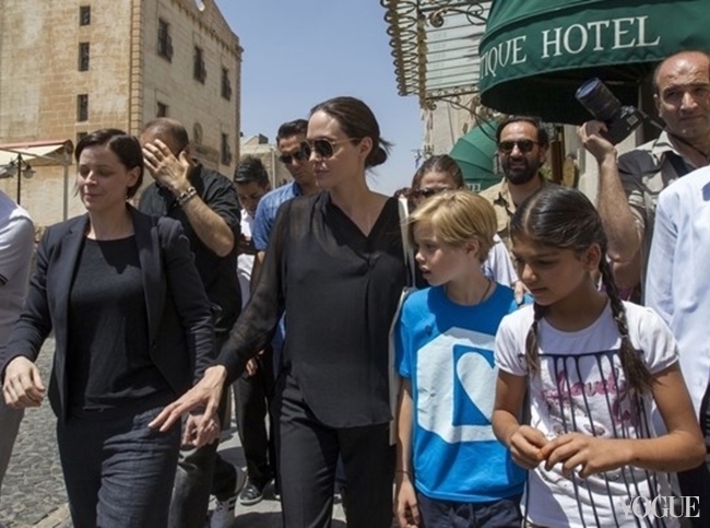 Анджелина Джоли посетила лагерь беженцев в Турции