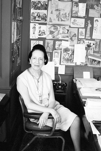Главный редактор американского Vogue Диана Вриланд в своем кабинете, 1950