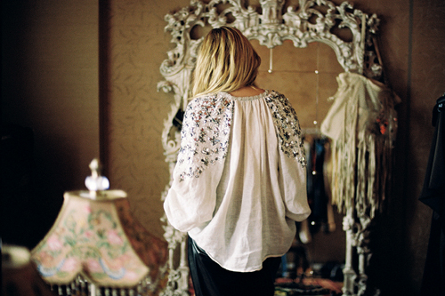 «Серая льняная рубашка Lanvin – из коллекции 2010 года. Надеваю ее из сезона в сезон, это одна из самых любимых вещей моего гардероба»